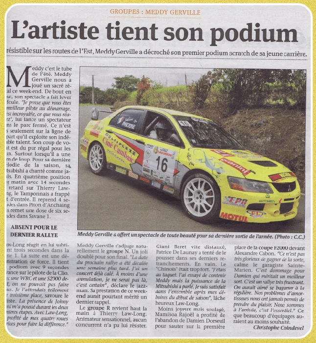 L'artiste tient son podium